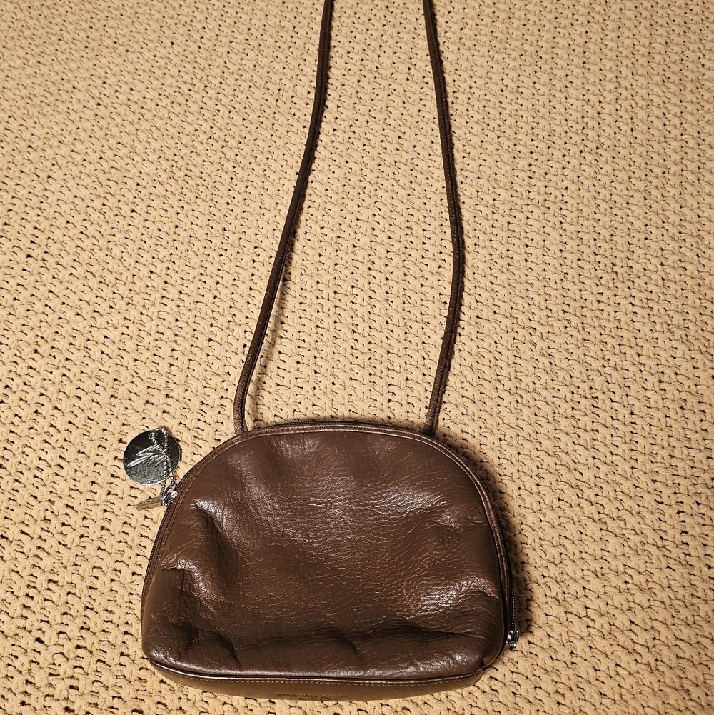 Stone Mountain vintage-style dome Leather crossbody bag